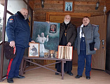 Казаки передали в дар Серафимовскому храму хутора Красновка в дар иконы и напрестольное Евангелие