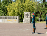 В День памяти и скорби Преосвященнейший епископ Симон возложил цветы к мемориалу в Александровском парке города Шахты