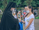 В День семьи любви и верности на Соборной площади города Шахты чествовали многодетные семьи
