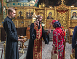 В Покровском кафедральном соборе г. Шахты состоялась встреча выпускников школ города с настоятелем храма и благочинным Александровск-Грушевского округа
