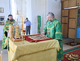 Преосвященнейший епископ Симон с архипастырским визитом посетил Нижнедонское благочиние и совершил Божественную литургию в храме Покрова Пресвятой Богородицы ст. Кривянской