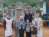 Сестры Марфо-Мариинского сестричества и преподаватели воскресной школы «Благовест» собрали для воспитанников социального приюта «Огонек» подарки