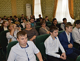 В районном Дворце культуры пос. Каменоломни состоялось торжественное мероприятие, посвященное Дню призывника. С поздравлениями к присутствующим обратился протоиерей Сергий Яценко