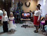 Протоиерей Роман Мясников и воспитанники воскресной школы при храме святой Ксении Петербургской поздравили постояльцев Дома престарелых пос. Садовый с Рождеством