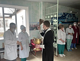 Настоятель Успенского подворья освятил противотуберкулёзный диспансер в день памяти святителя Луки Крымского