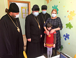 Преосвященнейший епископ Симон в преддверии Рождества Христова посетил детей Центра комплексной реабилитации «Добродея» города Шахты