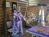 В день особого поминовения усопших епископ Симон совершил Божественную литургию и панихиду в храме в честь Всех святых, в земле Русской просиявших, г. Каменск-Шахтинский