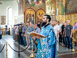 Преосвященнейший епископ Симон вместе с митрополитом Владимирским и Суздальским Никандром совершил Божественную литургию в Покровском кафедральном соборе города Шахты