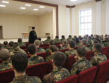 В воинской части 3433 г. Каменск-Шахтинский прошла встреча священника с военнослужащими