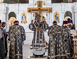 Епископ Симон совершил утреню Великой Пятницы с чтением двенадцати Страстных Евангелий