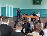 В Терновской школе прошёл урок мужества с участием священника