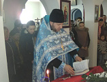 В храме святой блаженной Ксении Петербургской поселка Садовый в день празднования Сретения Господня прошел водосвятный молебен и освящение сретенских свечей