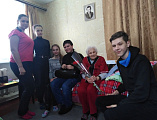 С Днём Защитника Отечества поздравили ветеранов Великой Отечественной Войны юные прихожане Свято-Пантелеимоновского прихода г. Гуково