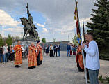 Прихожане храма Архистратига Михаила станицы Вешенской прошли крестным ходом к мемориалу «Клятва»