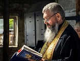 Настоятель храма преподобномученицы Елисаветы помолился с военнослужащими в День Победы