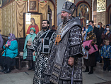 Преосвященнейший епископ Симон совершил утреню Великой субботы с чином погребения плащаницы