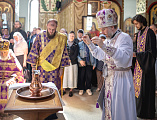 В Четверг Страстной седмицы Преосвященнейший епископ Симон совершил Литургию и Чин умовения ног в Покровском кафедральном соборе города Шахты