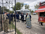 В Свято-Успенском храме станицы Калитвенской совершили богослужение с участием сотрудников МЧС