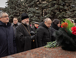 Возложение цветов к памятнику площади 40-летия Победы ко Дню защитника Отечества