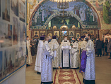 Великая Рождественская вечерня продолжила светлый праздник в Покровском кафедральном соборе г. Шахты