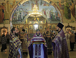 В праздник Воздвижения Честного и Животворящего Креста Господня епископ Симон возглавил богослужение в Покровском кафедральном соборе г. Шахты