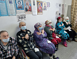 Настоятель храма святой Ксении Петербургской пос. Садовый протоиерей Роман Мясников посетил дом престарелых в пос. Садовый