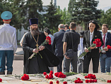 Благочинный Александровск-Грушевского округа иерей Александр Теличкин принял участие в торжественном возложении цветов к Мемориальному комплексу