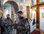 Епископ Симон совершил утреню Великой Пятницы с чтением двенадцати Страстных Евангелий