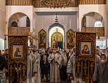 Праздников Праздник и Торжество из Торжеств. В праздник Светлого Христова Воскресения в Покровском кафедральном соборе г. Шахты состоялось торжественное богослужение