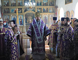 В поминальную субботу Великого поста Преосвященнейший епископ Симон совершил Божественную литургию и панихиду в храме святителя Тихона Задонского пос. Тарасовский