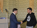 В районном Дворце культуры пос. Каменоломни состоялось торжественное мероприятие, посвященное Дню призывника. С поздравлениями к присутствующим обратился протоиерей Сергий Яценко