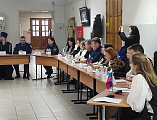 В гуковской школе состоялся круглый стол на тему «Духовно-нравственные ценности: гражданственность, патриотизм и сохранение исторической памяти»