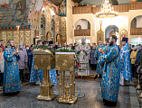 Праздник Благовещения Пресвятой Богородицы собрал многочисленных верующих города Шахты на богослужение в Покровском кафедральном соборе