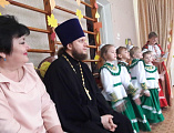 В детском саду № 1 г. Каменск-Шахтинский состоялся праздничный утренник, посвященный дню Казанской иконы Божией Матери и Дню народного единства. Присутствующих поздравил иерей Олег Выборов