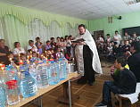 В праздник Крещения Господня реабилитационный центр детей-инвалидов «Добродея» г. Шахты посетил благочинный Александровск-Грушевского округа протоиерей Владимир Иванов