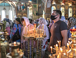 В День Святой Троицы, Пятидесятницы Преосвященнейший епископ Симон совершил Божественную литургию в Покровском кафедральном соборе г. Шахты