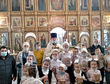 Учащиеся воскресной школы «Светочъ» поздравили прихожан Донского храма г. Новошахтинска с Рождеством Христовым и Новолетием благости Господней