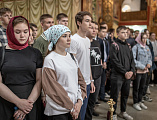 Выпускников школ города Шахты напутствовали в соборе Покрова Пресвятой Богородицы