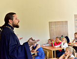 Протоиерей Виталий Крейдич провел очередной урок по Закону Божьему для учащихся воскресной школы храма Всех святых, в земле Русской просиявших, г. Каменск-Шахтинский