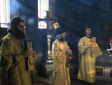 Преосвященнейший епископ Симон совершил Божественную литургию в Троицком соборе Свято-Троицкой Сергиевой Лавры