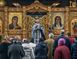 Епископ Шахтинский и Миллеровский Симон совершил Литургию Преждеосвященных Даров в Покровском кафедральном соборе г. Шахты