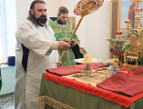 В престольный день Преосвященнейший епископ Симон совершил Божественную литургию в храме благоверного князя Александра Невского г. Шахты и рукоположил монаха Амвросия во иеродиакона