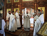 Епископ Шахтинский и Миллеровский Симон возглавил Божественную литургию в храме святителя Николая Мирликийского ст. Багаевской