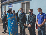 Спасатели и пожарные приняли участие в благодарственном молебне в честь образа Божьей Матери Неопалимая Купина