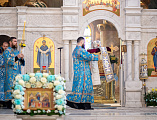 В праздник Покрова Пресвятой Богородицы Преосвященнейший епископ Симон в кафедральном соборе Шахтинской епархии возглавил престольное торжество