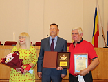 Благочинный Александровск-Грушевского округа поздравил с Днем семьи, любви и верности семьи, удостоившиеся наград Губернатора Ростовской области