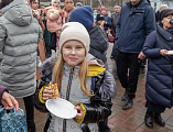 В прощеное воскресенье на Соборной площади города Шахты состоялись народные гуляния, посвященные Масленице «Гуляет русская душа»