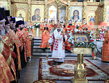 Пасхальной вечерней продолжилось торжество Светлого Христова Воскресенья в Покровском кафедральном соборе г. Шахты
