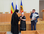 В Миллерово православным волонтерам вручили епархиальные награды 