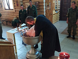 Иерей Евгений Поцелуев совершил таинство Крещения над военнослужащим 68 гвардейского танкового полка